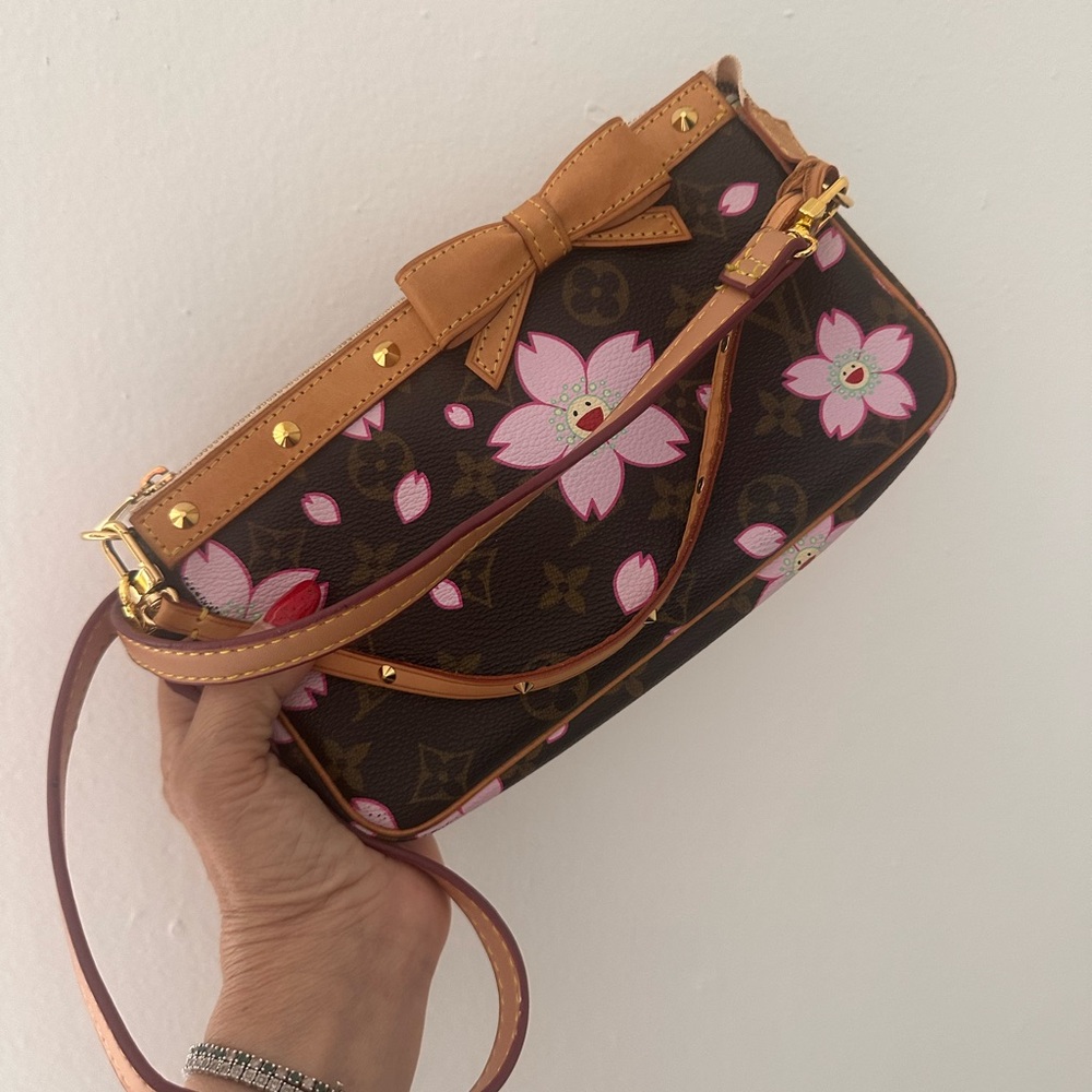 SALE🎄🎁Louis Vuitton🌸
Brown and Pink Monogram Cherry Blossom Coated Canvas, 2003 - Picture 10 of 11